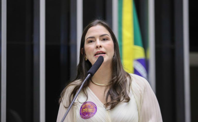 Câmara aprova projeto de lei de Maria Arraes para combate ao feminicídio