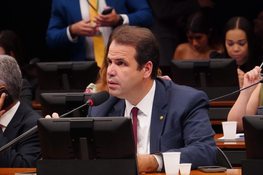 Aureo propõe medidas de segurança em sistemas de inteligência artificial para prevenir automutilação ou suicídio