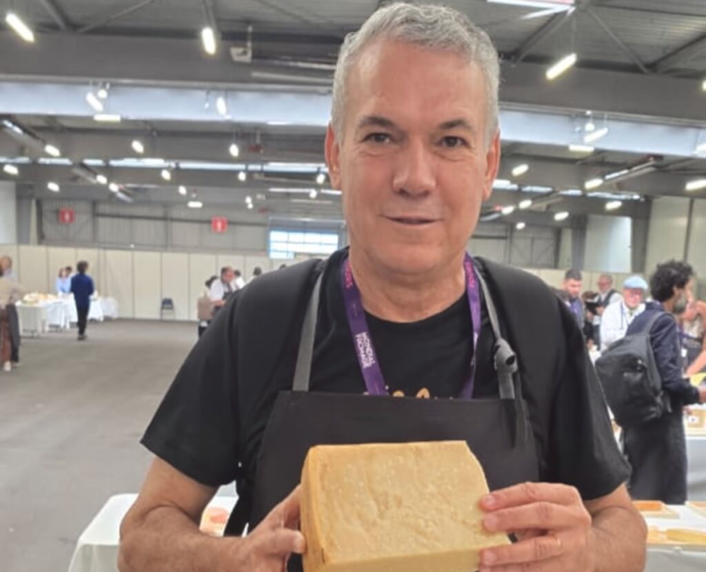 “Zé do Queijo” participa como jurado no Mondial du Fromage, e defende na França os queijos artesanais brasileiros