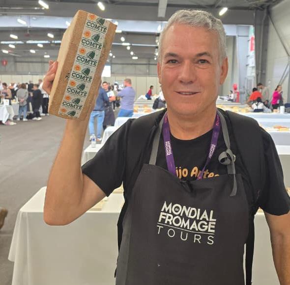 Queijos de Minas Gerais Brilham no Cenário Mundial na França: Conquistas Históricas no Mondial du Fromage