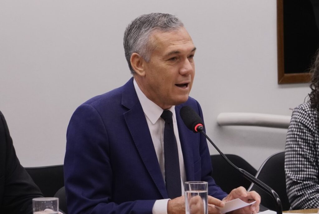 Zé Silva quer proibir importação desleal de leite em pó em todo o território nacional