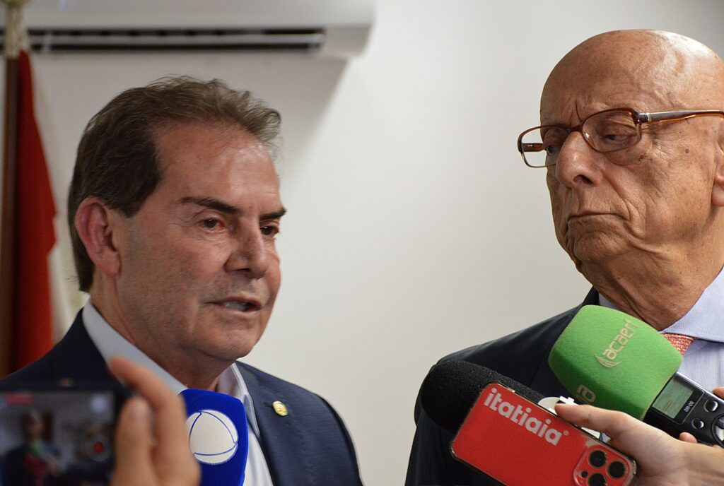 Paulinho entrega PL da Dosimetria ao relator da proposta no Senado