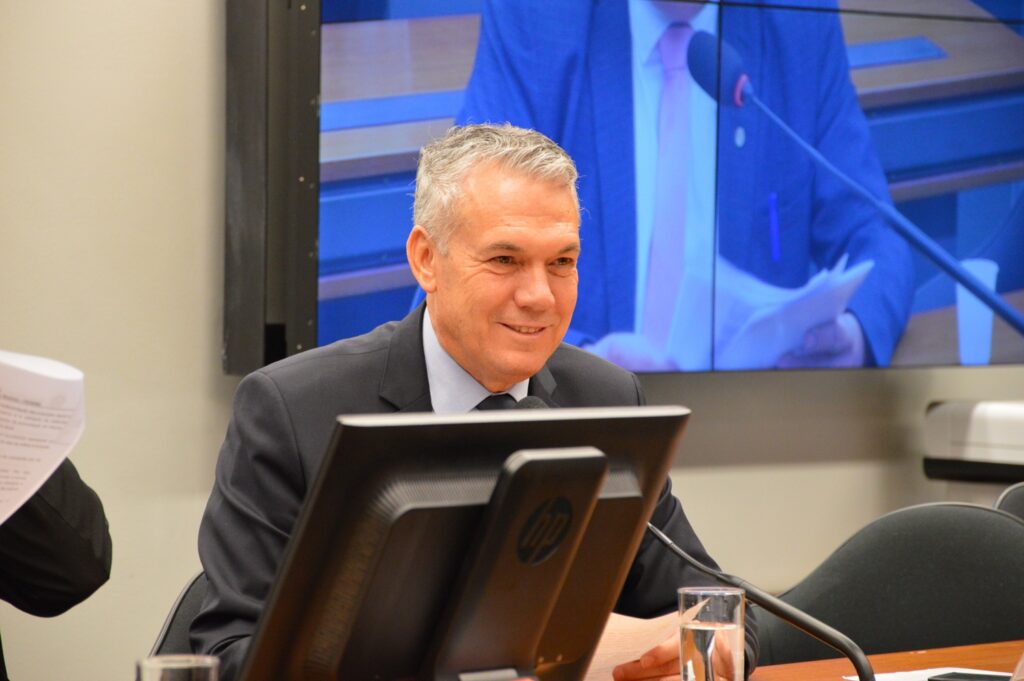 Zé Silva quer garantir que pais de crianças com autismo participem de sessões de tratamento