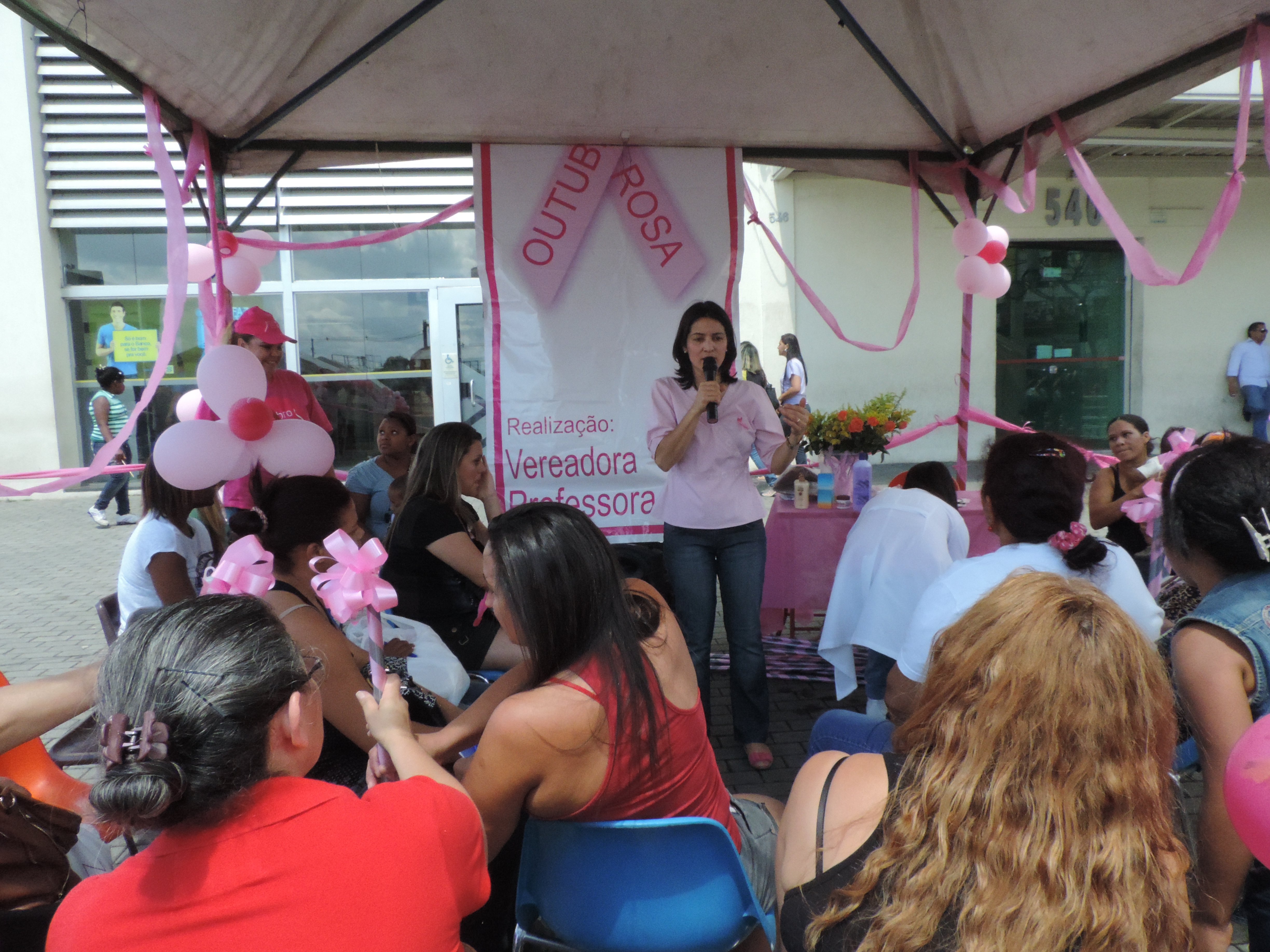 Outubro Rosa: Professora Sônia realiza ação de conscientização