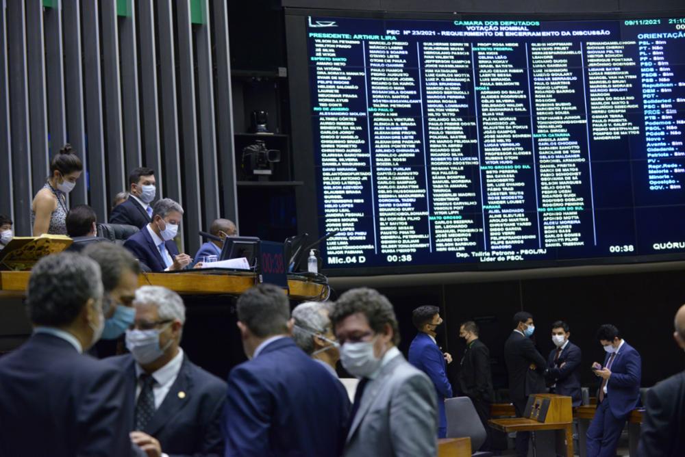 PEC dos Precatórios é aprovada em 2º turno e vai para o Senado