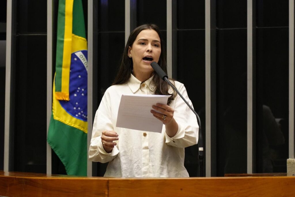 Violência contra a mulher: Maria Arraes propõe uso de tornozeleira eletrônica pelo agressor e criação de sistema de alerta à vítima